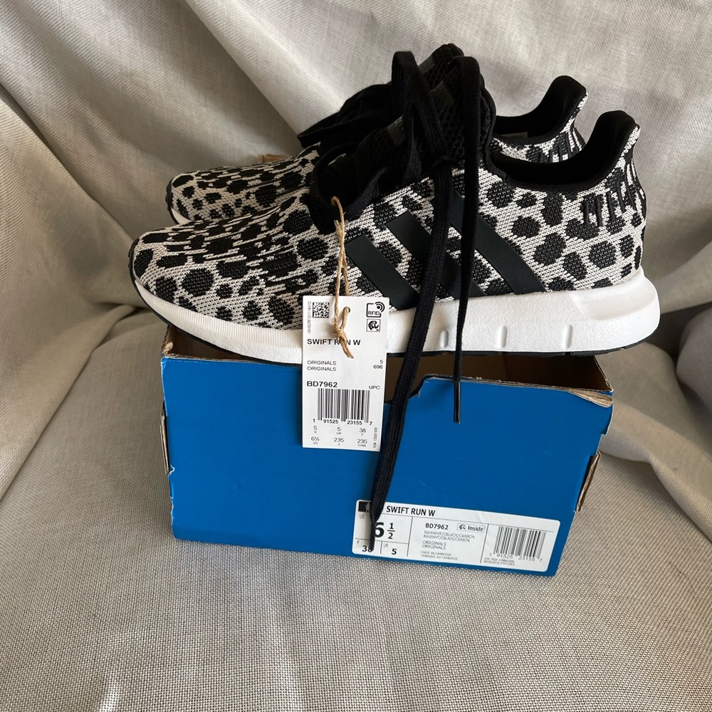 adidas Swift Run W 6.5 Raw White/Core Black/Carbon